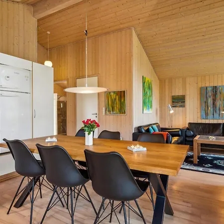 Cozy In Scenic Surroundings Close To Ebeltoft, Holiday home *